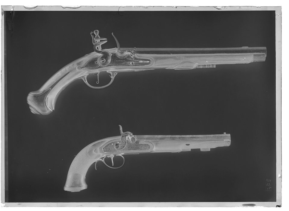 Flintlåspistol m: 1717 för Livskvadronen, Sverige (avkortad), tillverkad i Örebro - Livrustkammaren - 60494-negative