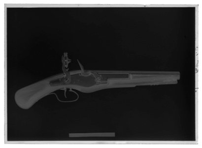 Flintlåspistol med fängkrutsmagasin, Frankrike , ca 1630 - Livrustkammaren - 61232-negative