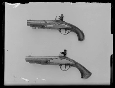 Flintlåspistol, v sida - Livrustkammaren - 2235