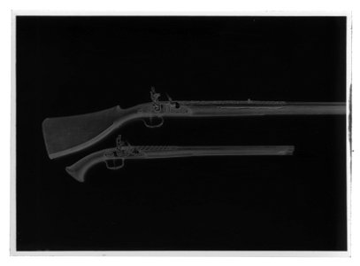Flintlåsbössa, troligen tillverkad i Liège, 1640-tal, i garnityr med pistoler nr 5321-2 - Livrustkammaren - 18214-negative