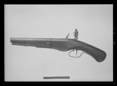 Flintlåspistol med fängkrutsmagasin, Frankrike , ca 1630 - Livrustkammaren - 52671