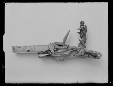 Flintlåspistol med fängkrutsmagasin, Frankrike , ca 1630 - Livrustkammaren - 79344