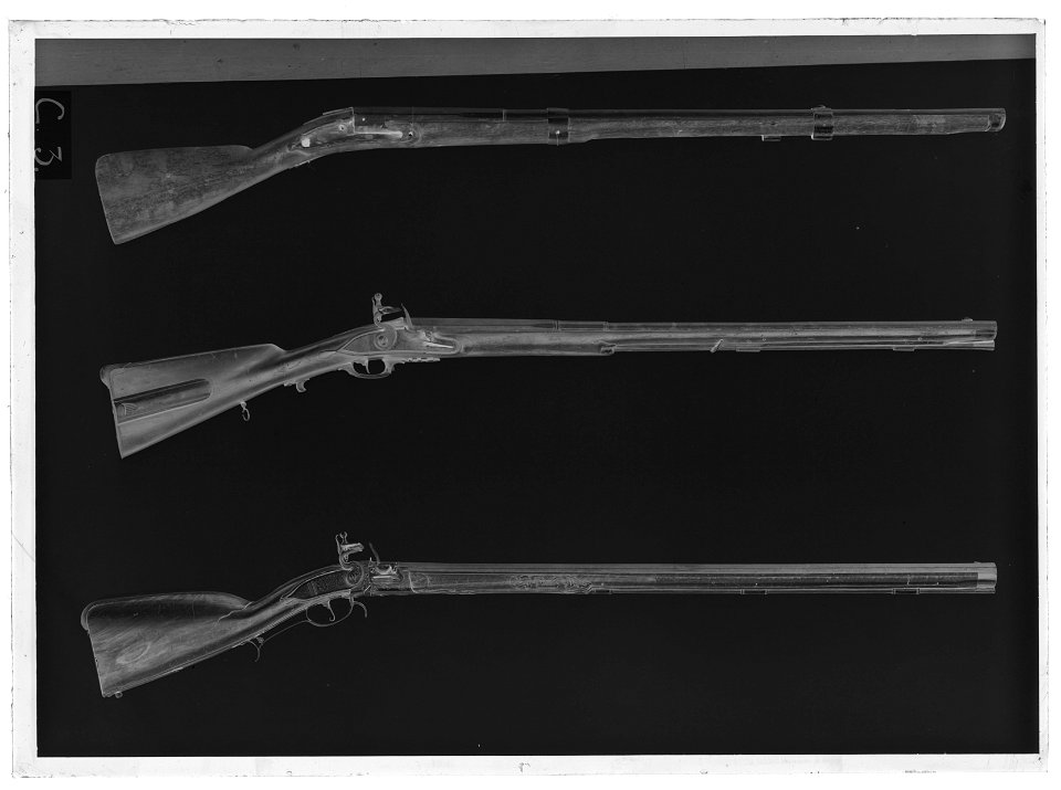 Flintlåsstudsare, bakladdare med brytpipa och laddpatron, ca 1700 - Livrustkammaren - 35108-negative