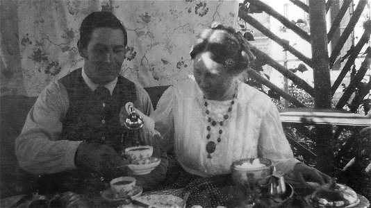 Foto Wassily Kandinskys von Franz und Maria Marc (1911). Free illustration for personal and commercial use.