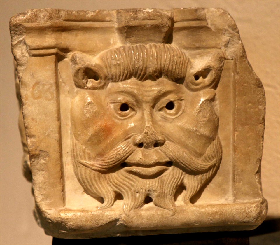 Chapiteau masque - Musée du Petit Palais