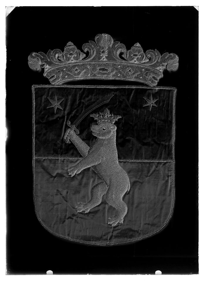 Fragment av begravningsbanér fäst vid Karl X Gustavs begravningståg 1660, Norra Finland - Livrustkammaren - 17796-negative