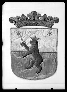 Fragment av begravningsbanér fäst vid Karl X Gustavs begravningståg 1660, Norra Finland - Livrustkammaren - 17796. Free illustration for personal and commercial use.