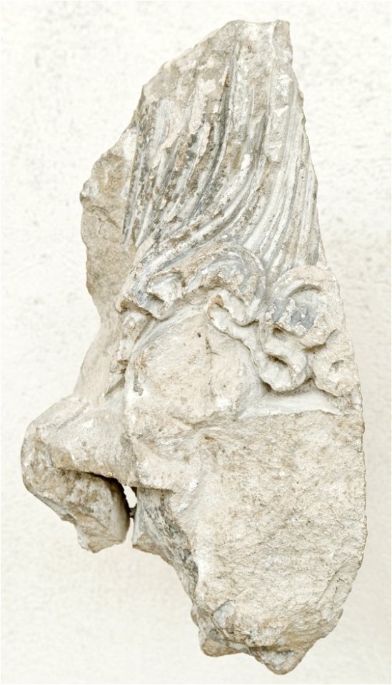 Fragment queen of the Old Testament MNMA Cluny 22892