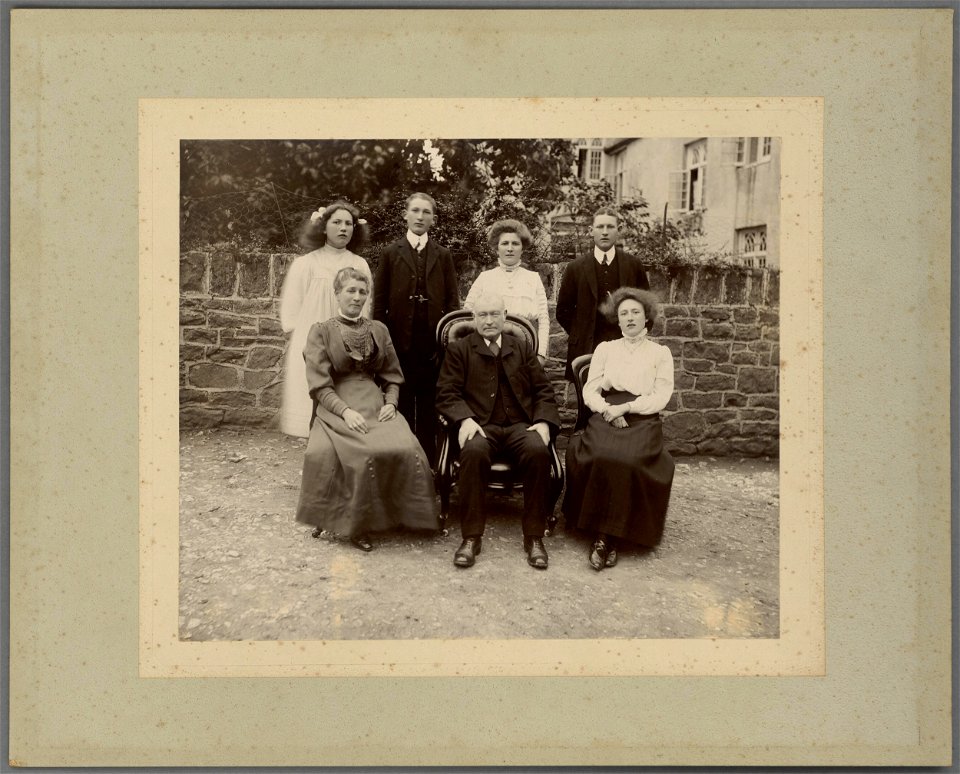 Group photograph, ca.1905 (5294051)
