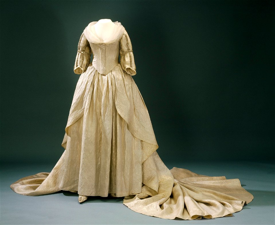 Fredrika Dorotea Vilhelminas brudklänning, 1797-10-31 - Livrustkammaren - 82144