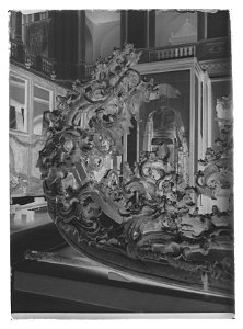 Förgylld praktsläde i rokoko som tillhört kejsarinnan Maria Theresia av Österrike - Livrustkammaren - 79787-negative
