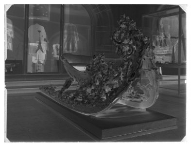 Förgylld praktsläde i rokoko som tillhört kejsarinnan Maria Theresia av Österrike - Livrustkammaren - 54101-negative