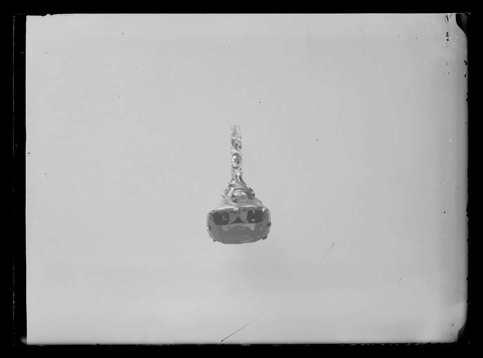 Guldring med peridot, 1600-tal - Livrustkammaren - 11362