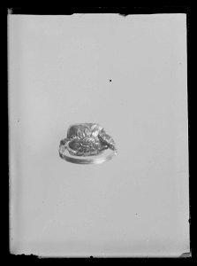 Guldring med peridot, 1600-tal - Livrustkammaren - 54166