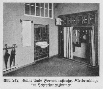 Hamburg und seine Bauten 1914, Band 1, Abbildung 242, Volksschule Forsmannstraße, Lehrerinnenzimmer