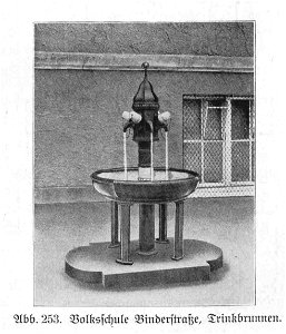 Hamburg und seine Bauten 1914, Band 1, Abbildung 253, Volksschule Binderstraße, Trinkbrunnen