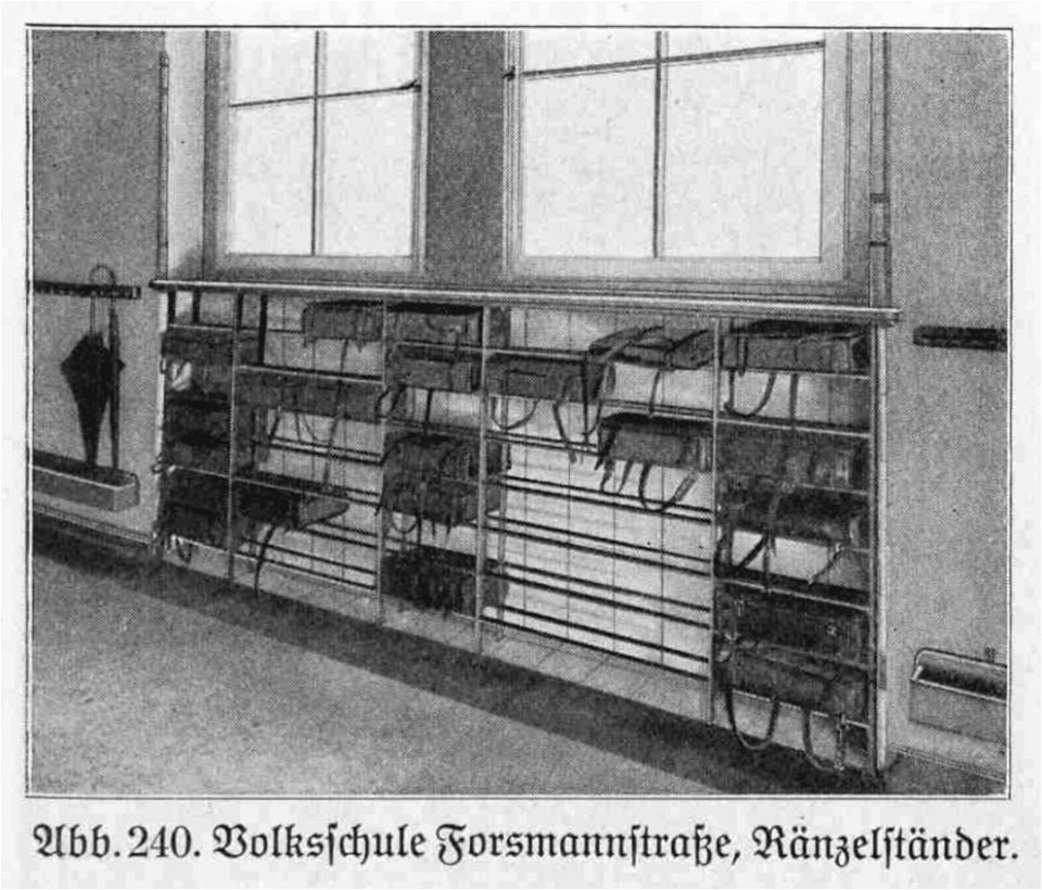 Hamburg und seine Bauten 1914, Band 1, Abbildung 240, Volksschule Forsmannstraße, Ränzelständer