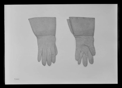 Handske märkt H. Brandel, 1800-talets första hälft - Livrustkammaren - 60663