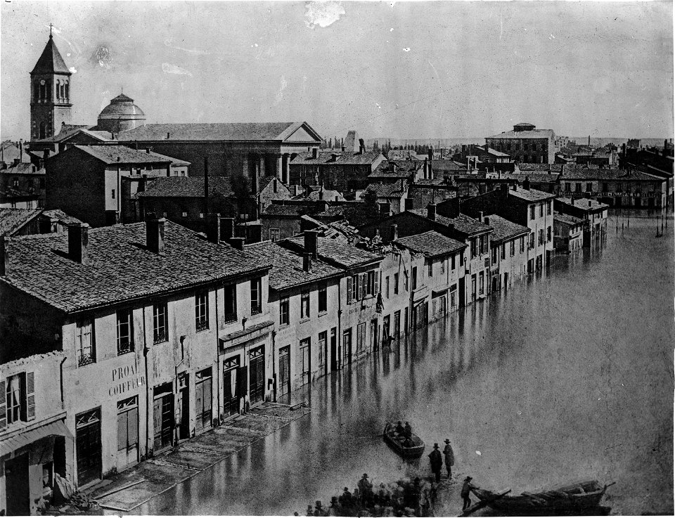 Inondations de Lyon (1856) - vue de l'avenue de Saxe, de l'église et de la place Saint Pothin