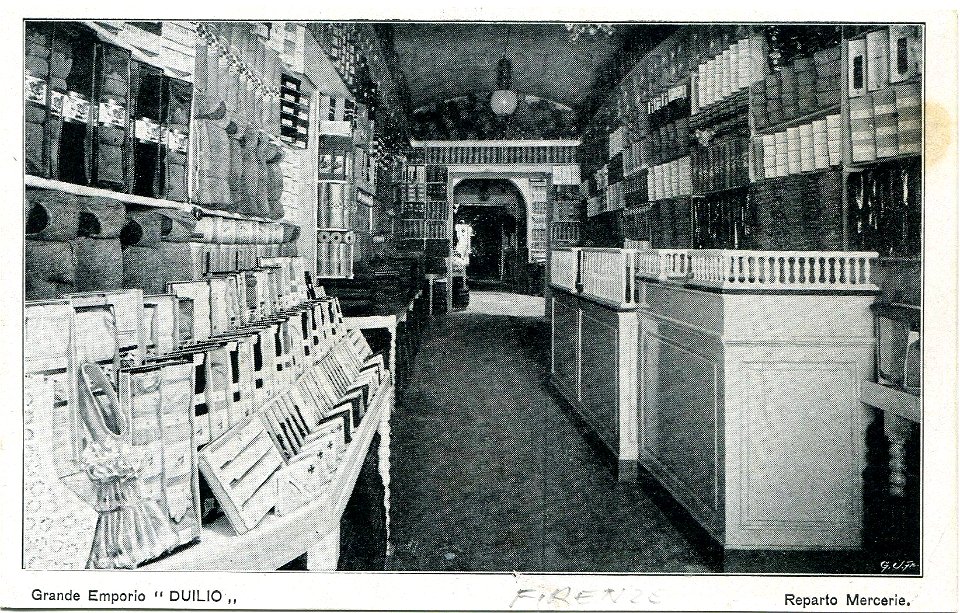 Interno dei magazzini duilio 48 (oggi coin), inizio del 900
