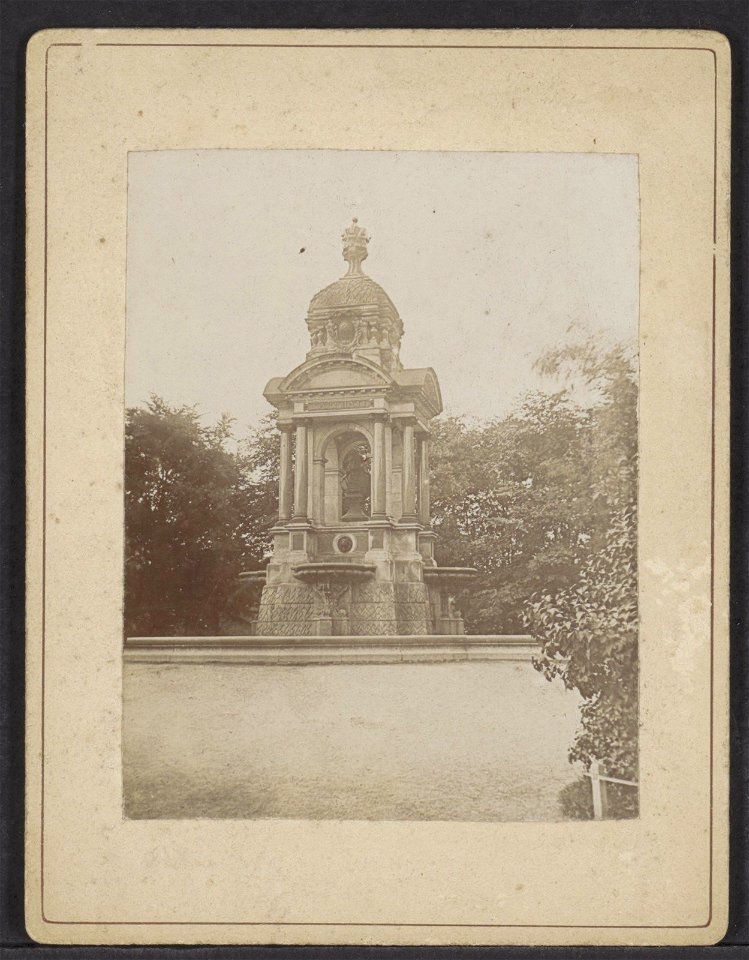 Het monument voor Samuel Sarphati in het Sarphatipark, onthuld in 1886, Afb ANWZ00455000001