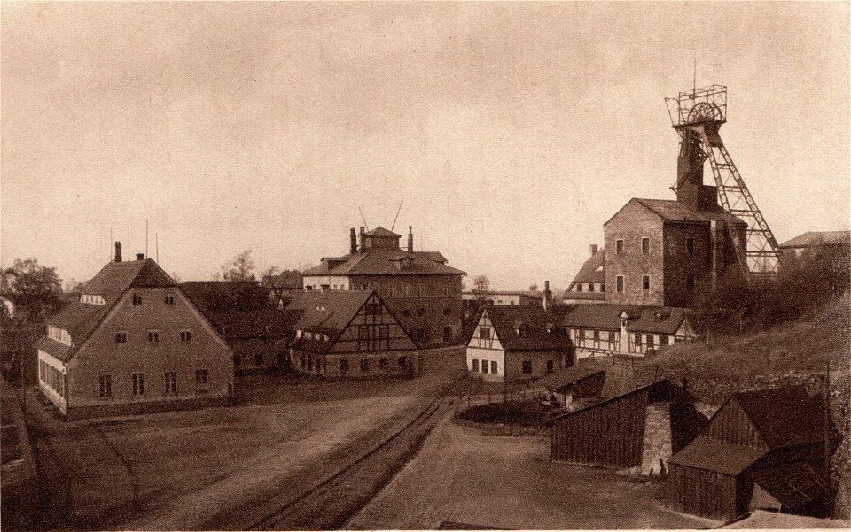 Himmelfahrt (Abrahamschacht) mit Guthaus (Mitte)