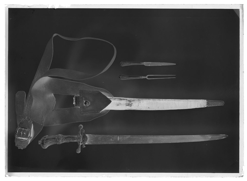 Hirschfängare m gehäng, kniv o gaffel - Livrustkammaren - 9005-negative