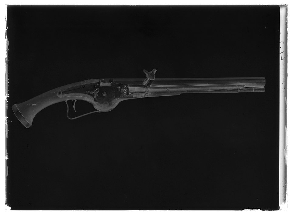 Hjullåspistol, Holland eller Baltikum ca 1630. Gustav II Adolfs pistoler vid Lützen 1632 - Livrustkammaren - 929-negative