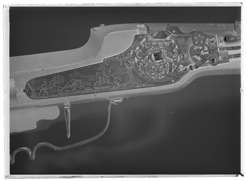 Hjullåslodbössa, slädbössa med stock påminnande om den s.k. polsk-litauiska typen, ca 1650 - Livrustkammaren - 10543-negative