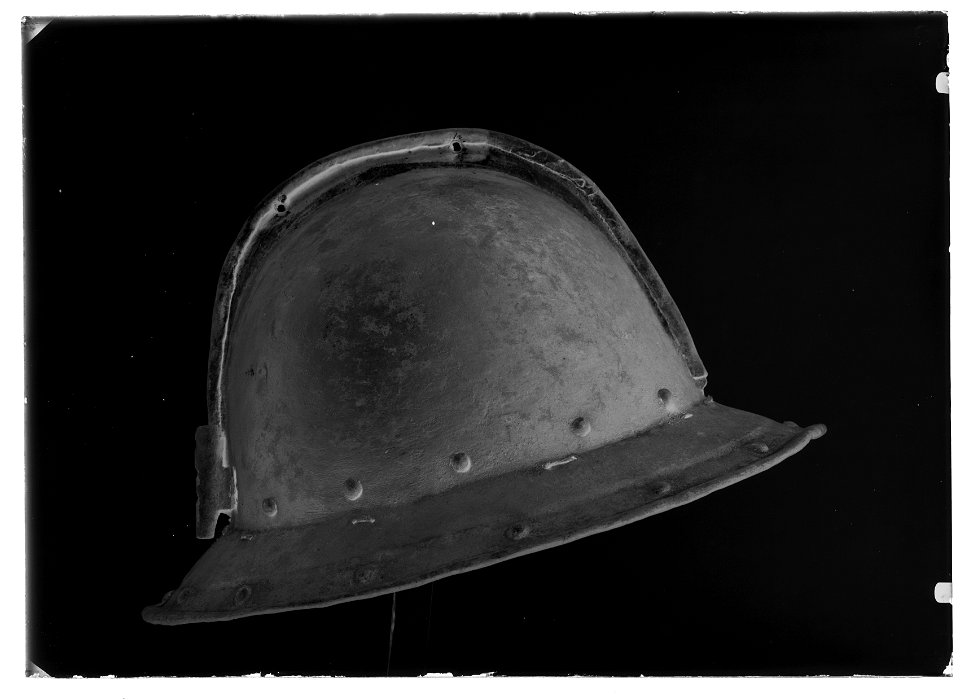 Hjälm, pott (ca 1600-1650) - Livrustkammaren - 51687-negative