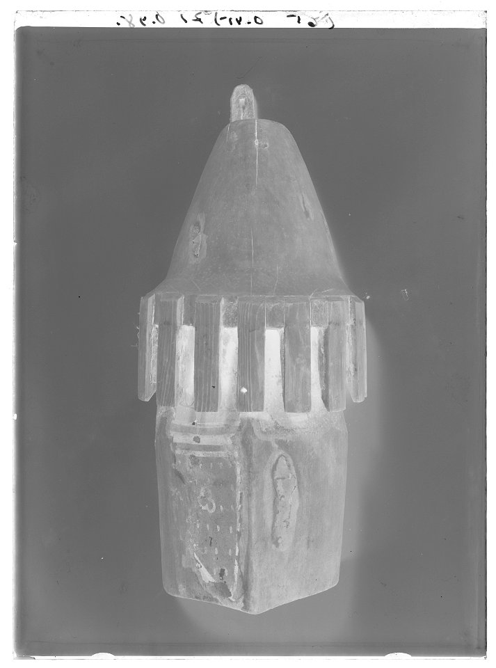 Hjälm till begravningsvapen Strängnäs domkyrka - E 15870 - Livrustkammaren - 60904-negative
