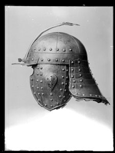 Hjälm, v sida - Livrustkammaren - 8562