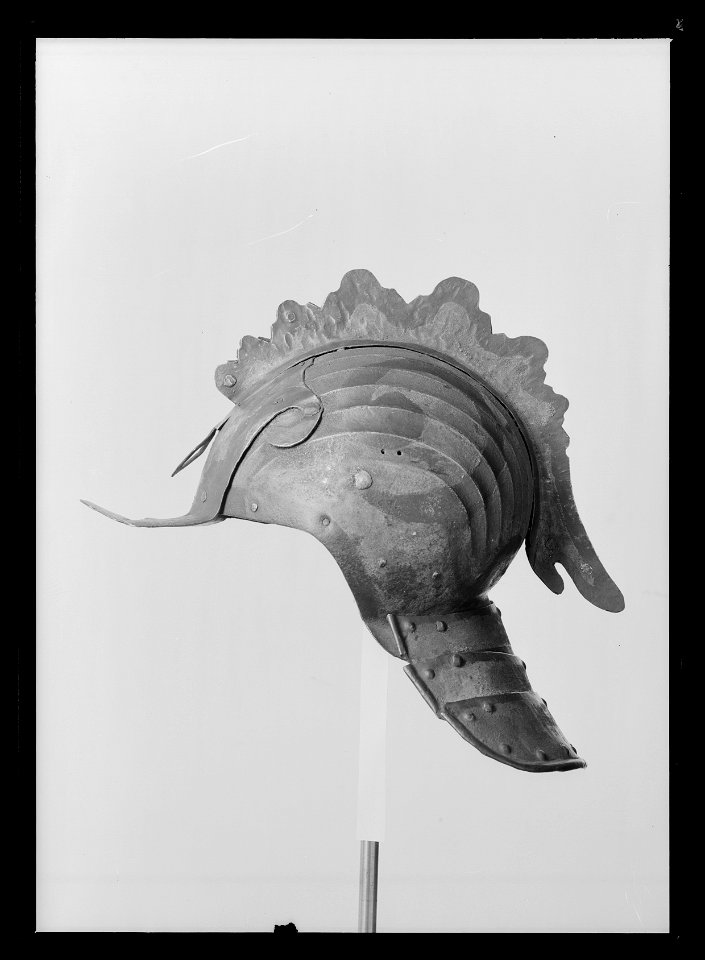 Hjälm, ändrad till tornerhjälm, ca 1580 - Livrustkammaren - 1034