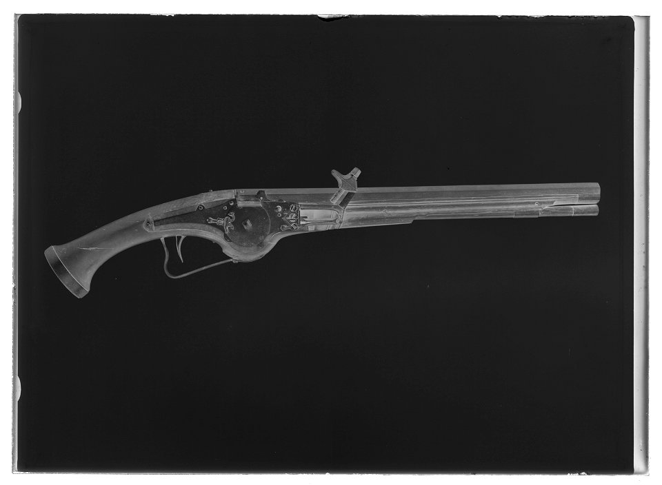 Hjullåspistol, Holland eller Baltikum ca 1630. Gustav II Adolfs pistoler vid Lützen 1632 - Livrustkammaren - 69367-negative