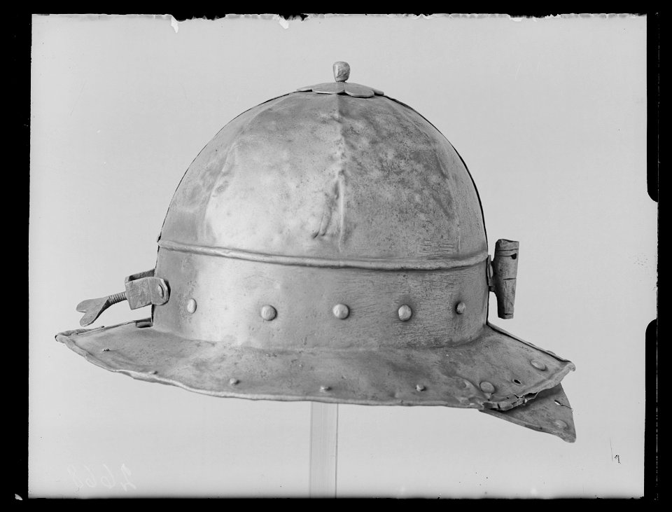 Hjälm, stålhuva för fotfolk ca 1625-1650, s k kopalinhjälm - Livrustkammaren - 10707