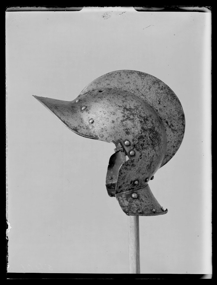 Hjälm, burgonet, 1500-talets andra hälft - Livrustkammaren - 62073