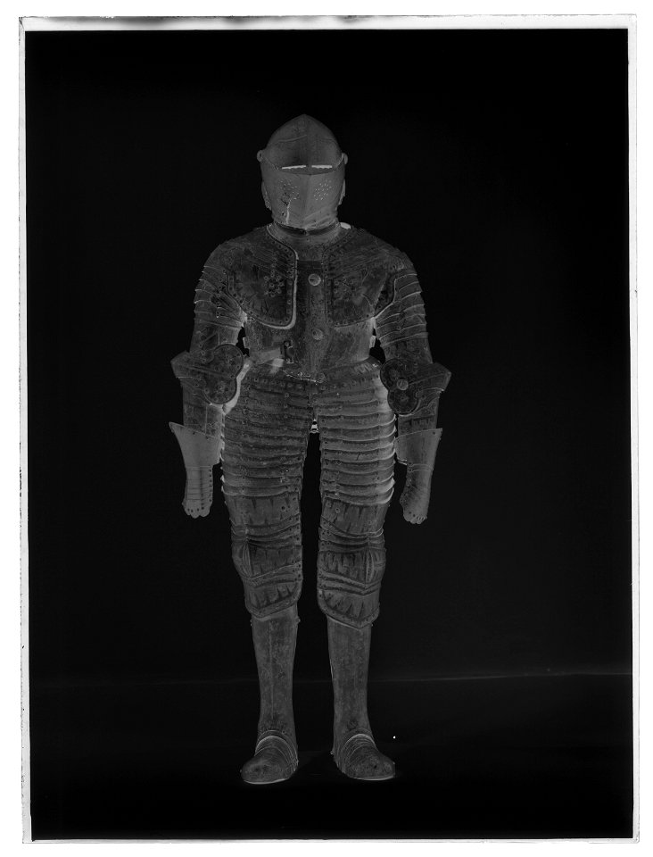 Hjälmhuva - Livrustkammaren - 77260-negative