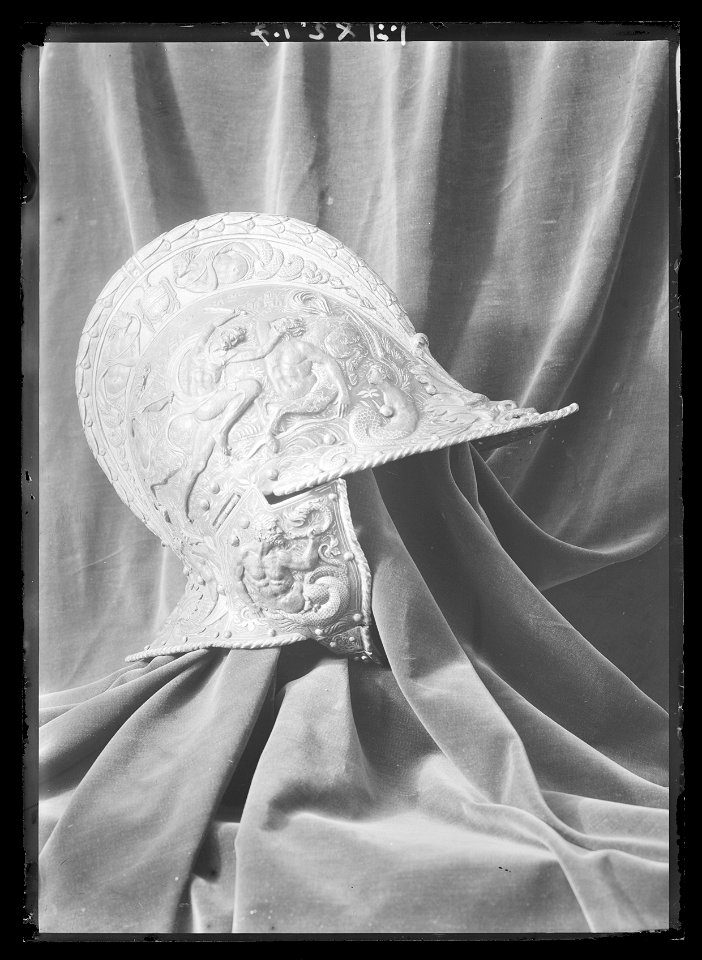 Hjälmklocka, i inv.1867 kallad Carl Xs stålhuva, Polen 1600-talets början - Livrustkammaren - 52710