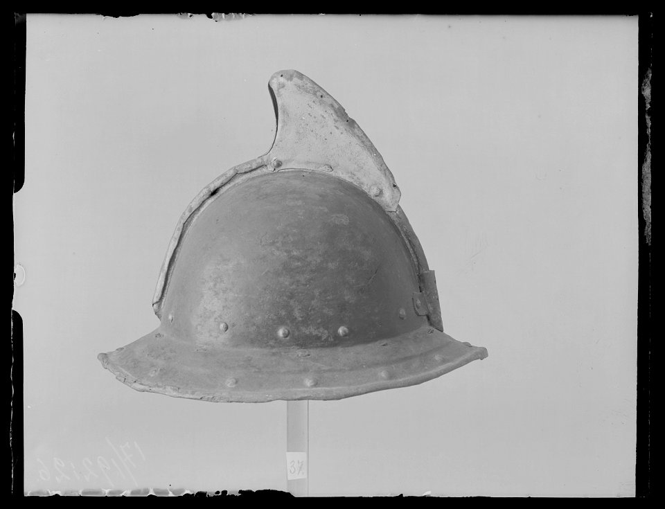 Hjälm, pott (ca 1600-1650) - Livrustkammaren - 79206