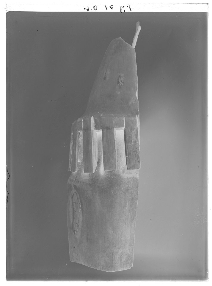 Hjälm till begravningsvapen Strängnäs domkyrka - E 15870 - Livrustkammaren - 52343-negative