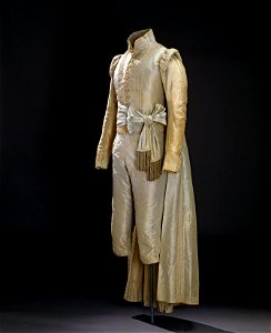 Hovdräkt (blekt) från 1790-talet - Livrustkammaren - 47683