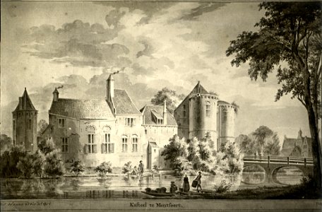 HUA-107413-Gezicht op het restant van het in 1672 verwoeste kasteel Montfoort te Montfoort met rechts de voorpoort