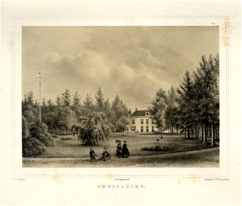 HUA-135876-Gezicht op het huis Dijnselburg te Zeist met het bijbehorende parkNB Het huis Dijnselburg heeft tegenwoordig het adres Amersfoortseweg 10 te Huis ter 