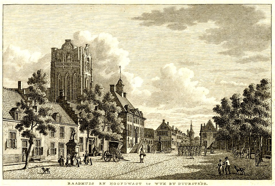 HUA-200174-Gezicht op de Markt te Wijk bij Duurstede met in het midden het stadhuis en linksachter de toren van de Grote Kerk