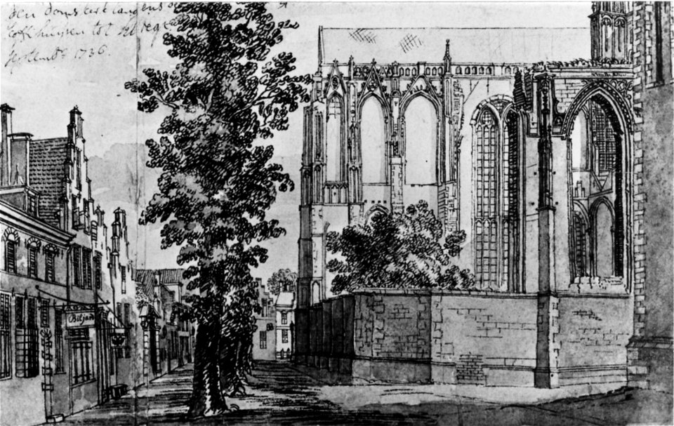HUA-123922-Gezicht op het Domkerkhof te Utrecht uit het westen met links de huizen aan de noordzijde van het plein en rechts de Domkerk met uiterst rechts een ge