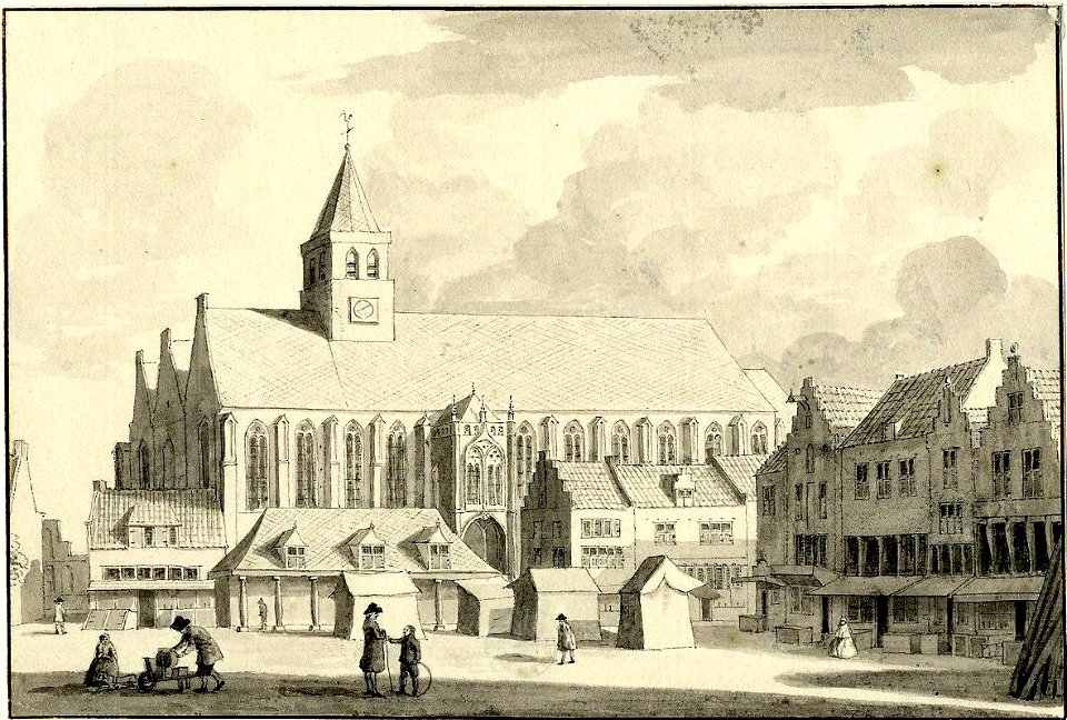 HUA-200044-Gezicht op de Hof met de St Joriskerk te Amersfoort uit het zuiden met vóór de kerk de Boterbeurs en rechts daarvan de tegen de kerk aangebouwde Zeven