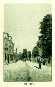HUA-200432-Gezicht in de Dorpsstraat te De Bilt uit het oosten