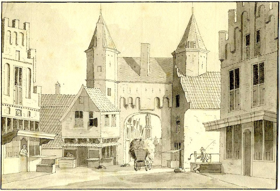 HUA-200058-Gezicht op de buitenzijde van de Kamperbinnenpoort te Amersfoort vanuit de Kamp met door de poortopening een doorkijkje in de Langestraat en op de ach