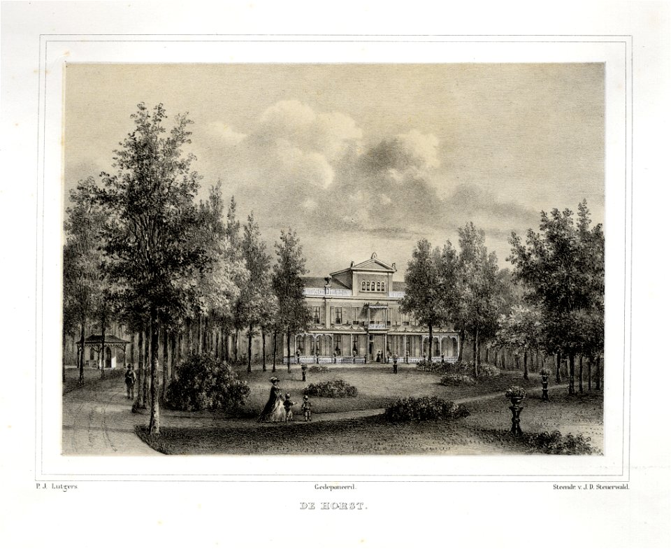 HUA-135894-Gezicht op de voorgevel van het huis De Horst Hoofdstraat 211 te Driebergen en een gedeelte van de omringende tuin