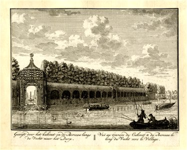 HUA-135987-Gezicht over de Vecht op het latwerkpaviljoen Cabinet en de berceau van de buitenplaats Ter Meer met rechts enkele huizen in Maarssen